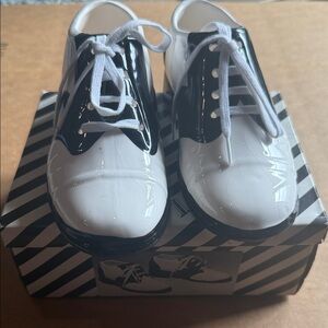 Ceramic tuxedo style Oxford shoes novelty display